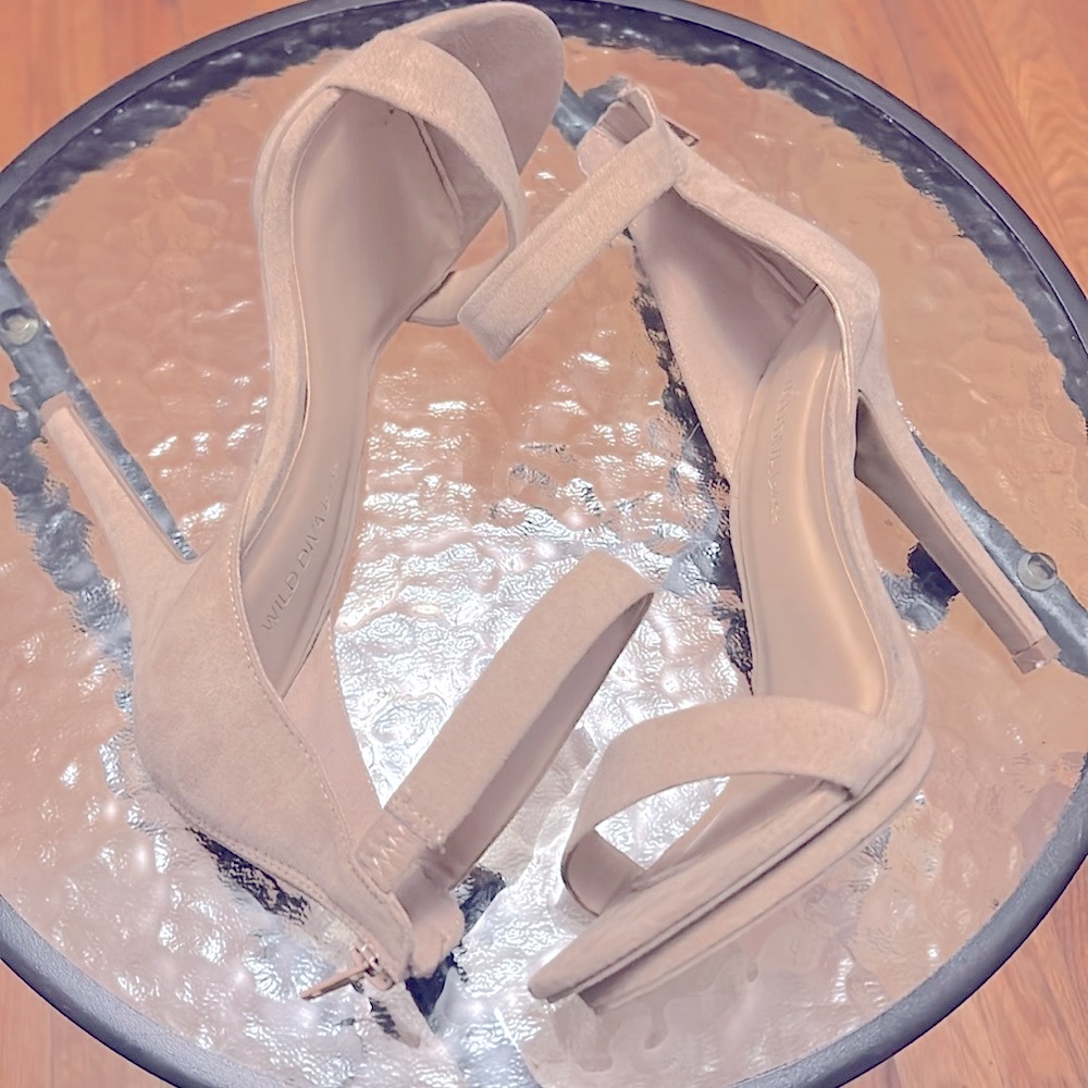 $20 Wild Diva high heels nude size 8